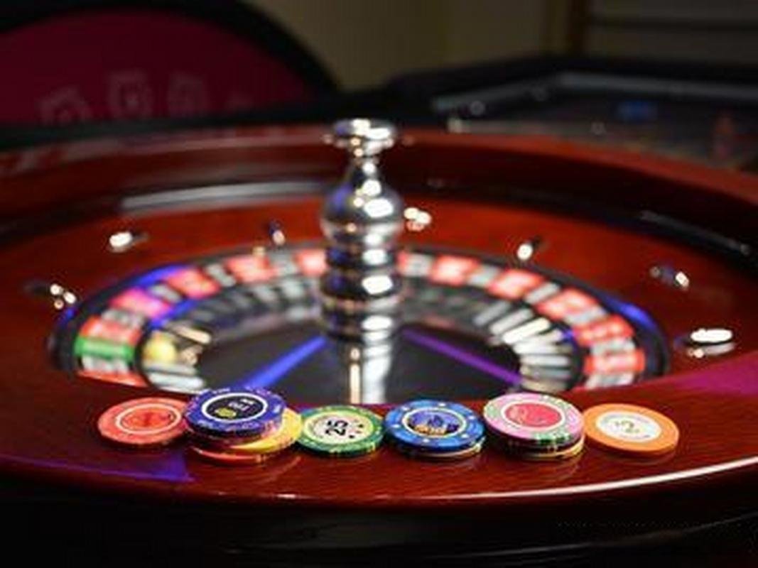 Filipino player using the taya888 mobile app to place a sports bet on a smartphone